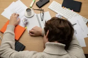 परीक्षा का तनाव कैसे दूर करें: छात्रों के लिए व्यावहारिक गाइड